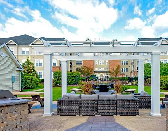 Avenel at Montgomery Square outdoor BBQ grills and picnic area