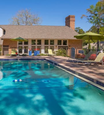 Swimming pool and sundeck at Aspen Run Apartments in Tallahassee, Florida near FSU