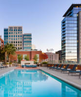 Pool areaat Centerra, San Jose, California