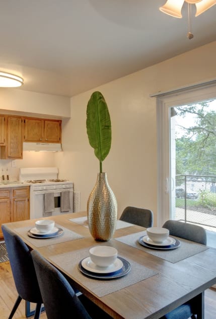 Dining And Kitchen at Oaks at Oxon Hill, Oxon Hill