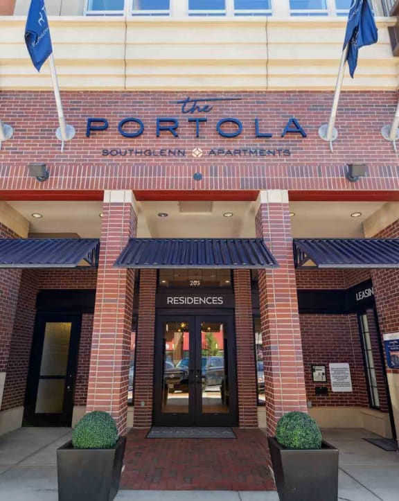 the front entrance of the hotel and convention center