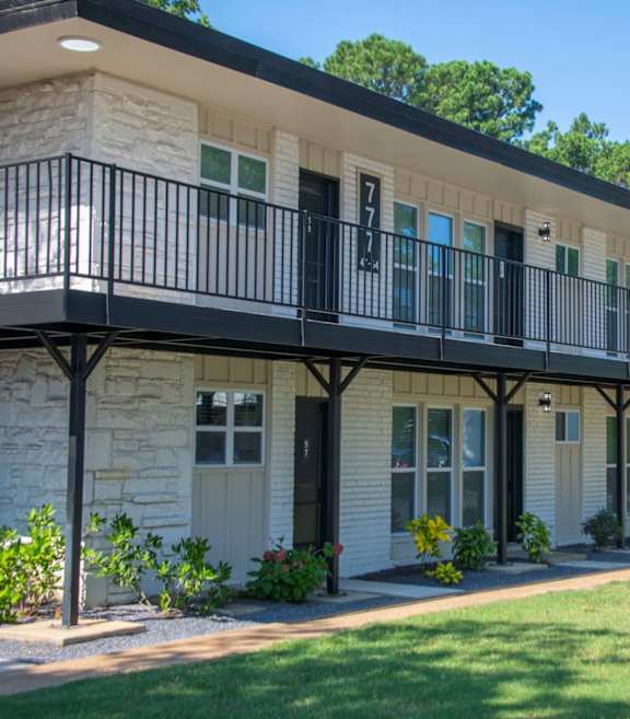 Green Lawn at Century Apartments, Memphis, TN, 38117