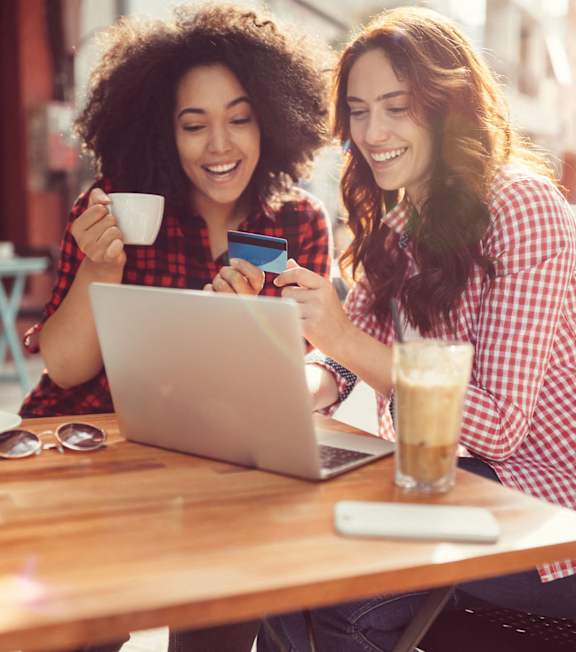 stock image- friends with laptop drinking coffee in café
