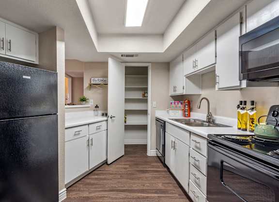 Kitchen, Refrigerator, Stove, Dishwasher, Sink