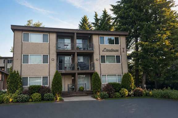 Candlewood I is a large apartment complex with a well-maintained landscaping.