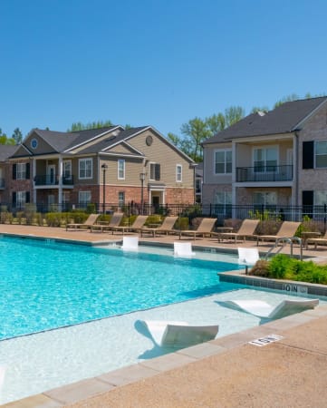 pool with in water lounges at Meridian Park in Collierville, TN 38017