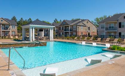 pool with in water lounges at Meridian Park in Collierville, TN 38017