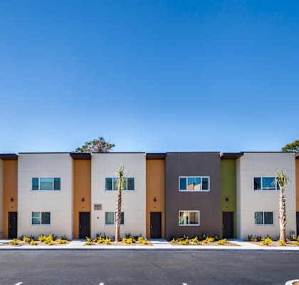exterior view of the flats at west end apartments in beaumont, tx