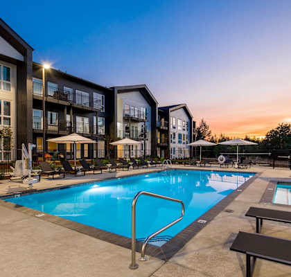 Heirloom_Portland_Oregon_JLL_Twilight_Pool_Apartments
