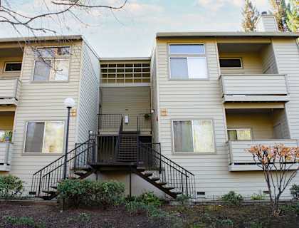 view of typical building at the ridge apartments