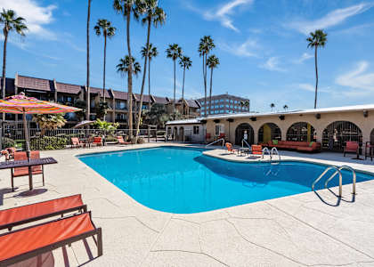 Pool, Spa, Clubhouse, Pool Deck, Patio, Chairs, Picnic