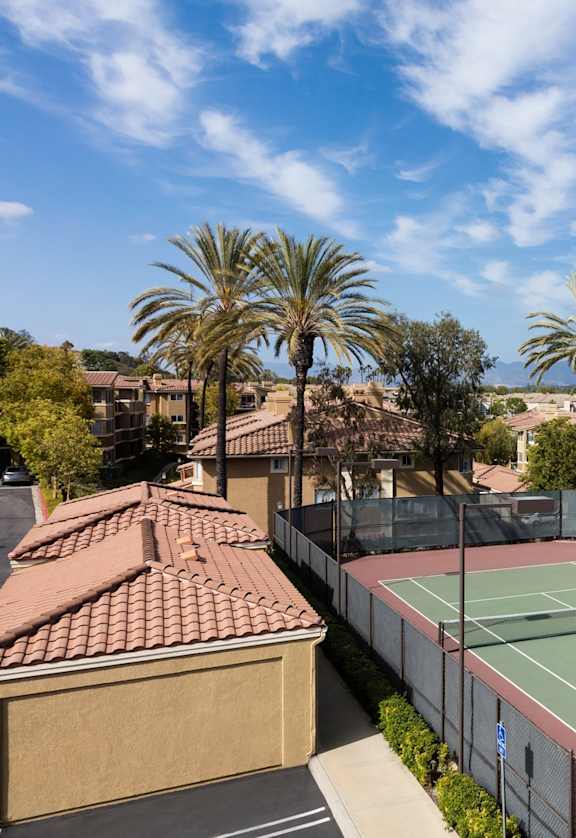 tennis court, the shores inn and beach houses