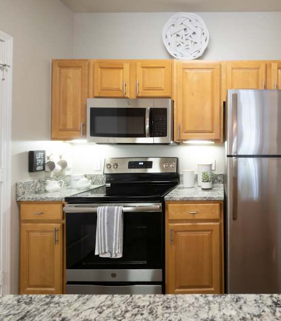 Kitchen Appliances  at Cambridge Square Apartments, Overland Park