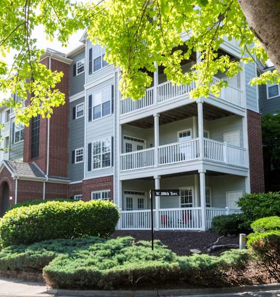 Exterior View at Cambridge Square Apartments, Overland Park, 38103