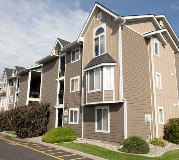 A large apartment building with a yellow line in front of it.