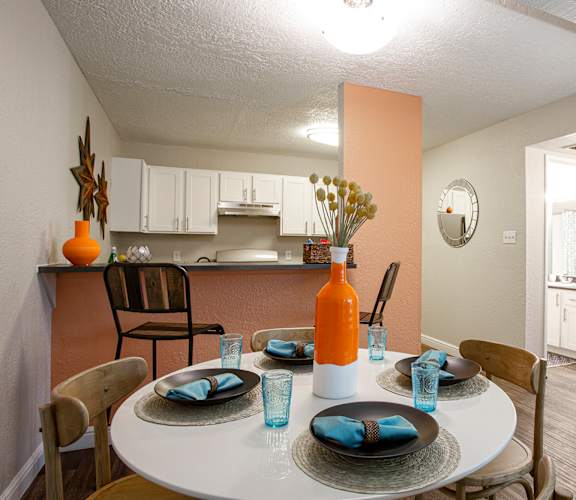 Dining area at Villas de la Terraza Apartments in Albuquerque NM