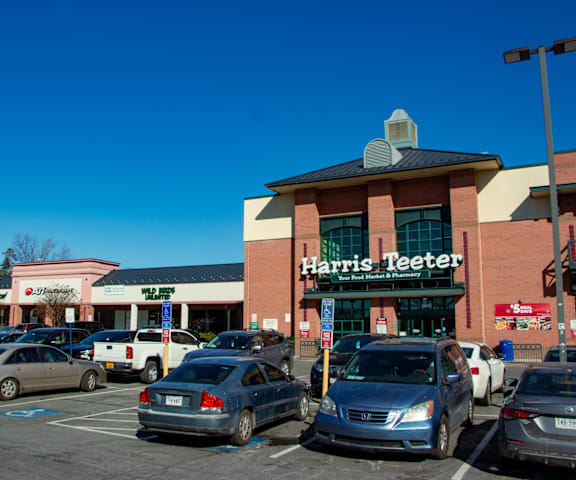 A Harris Teeter store with cars parked in front.