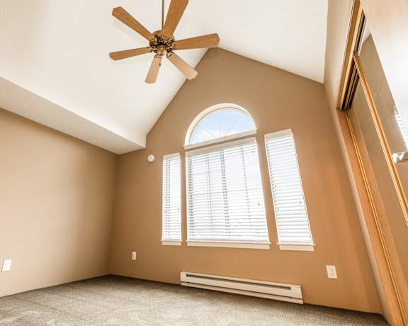 A room with a ceiling fan and a window with blinds at Graymayre Crossing Apartments, Spokane, WA, 99208