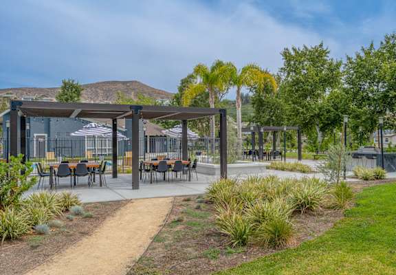 Outdoor seating area at Monterra Ridge Apartments, Canyon Country ,91351