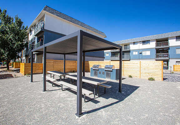 Grilling Picnic Area at Encanto Lofts in Albuquerque New Mexico