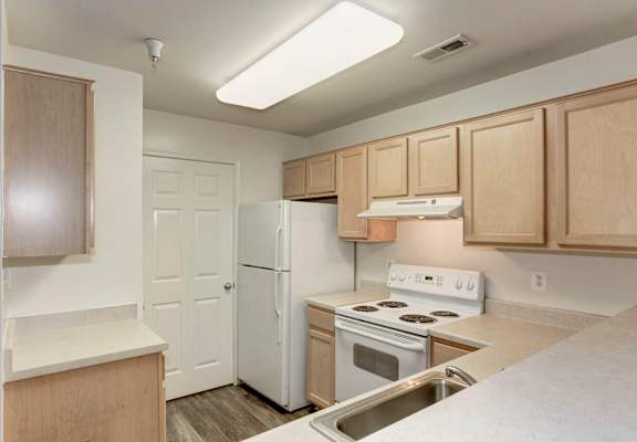 Efficient Appliances In Kitchen at County Center Crossing in Woodbridge, VA 22192