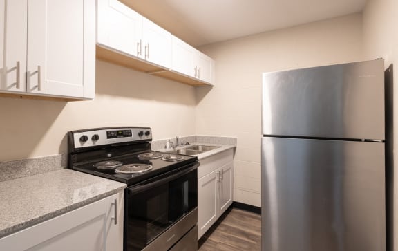 the preserve at ballantyne commons apartment kitchen with stainless steel appliances