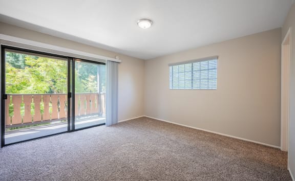 Carpeted Living Area at Oak Park Apartments, California, 93463