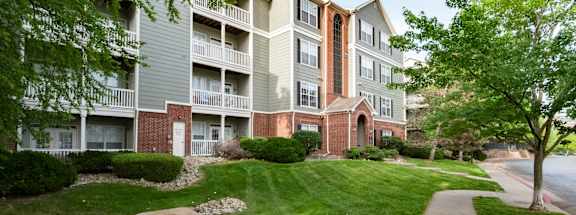 Green Space Walking Path at Cambridge Square Apartments, Kansas