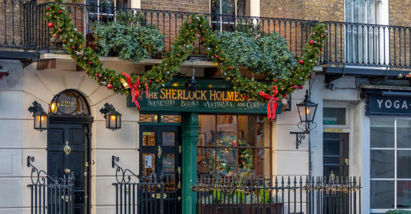 the sherlock holmes inn and christmas decorations on the front of a building