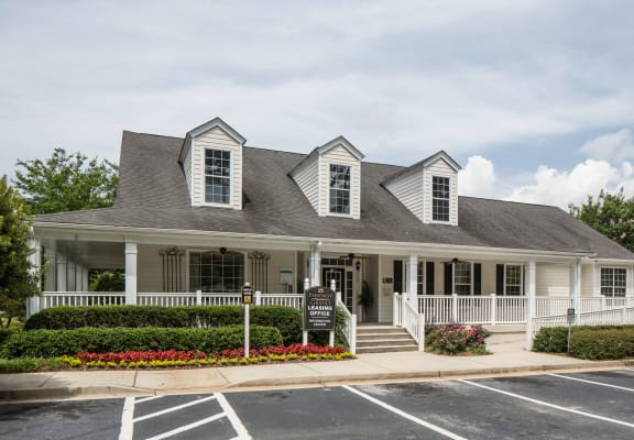 Parkway Grand | Apartments in Decatur, GA