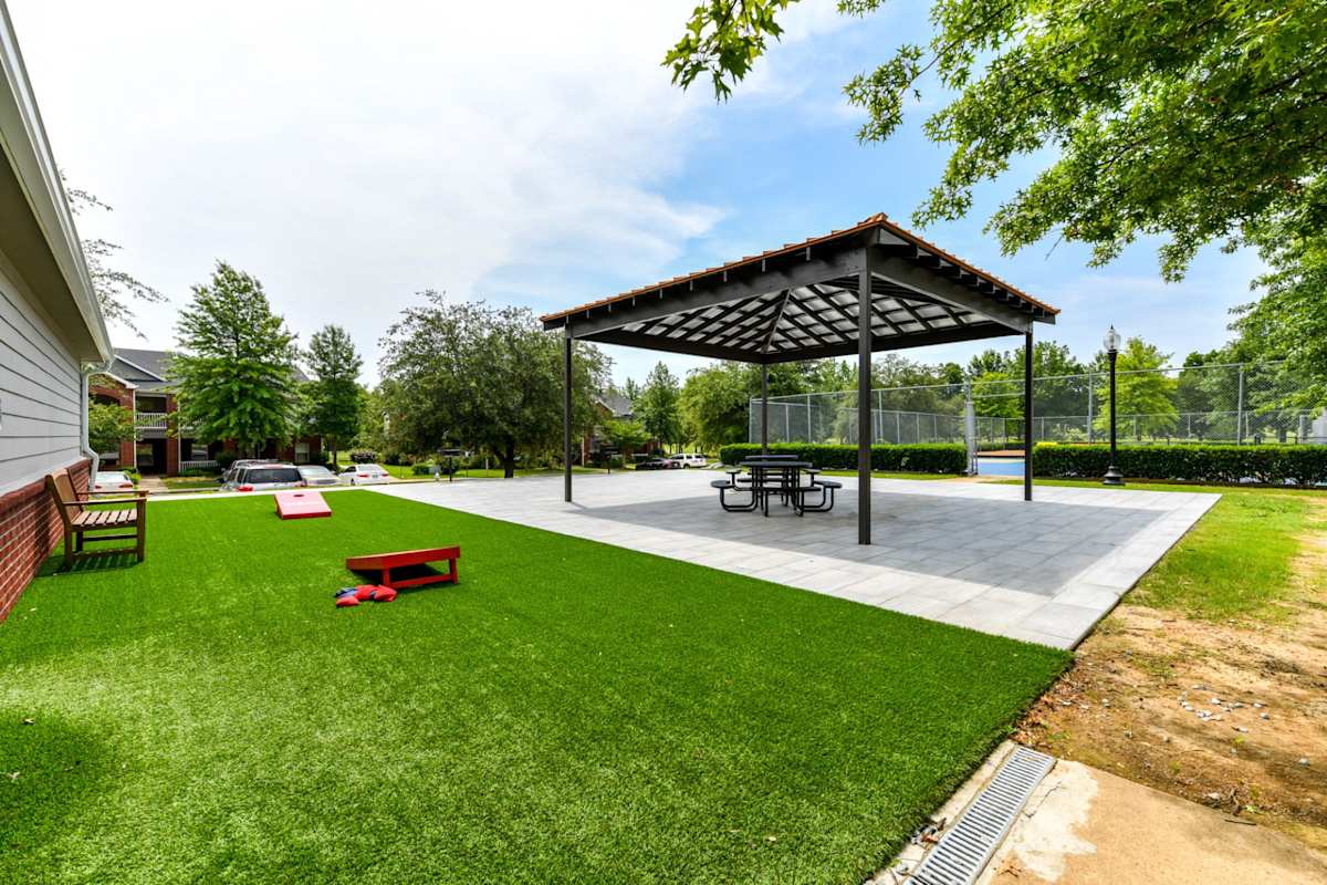 Park at Forest Hill pergola and picnic area - Memphis, TN