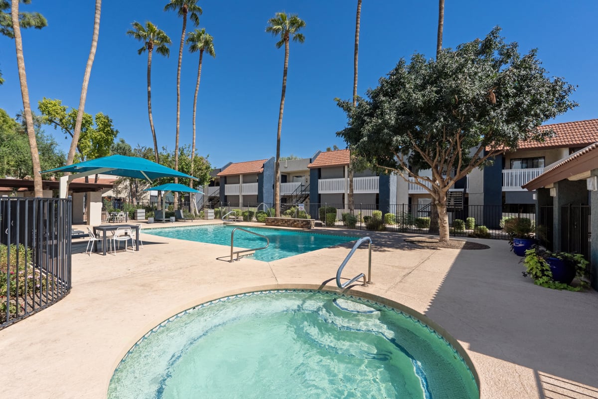 Spa and swimming pool at Oakridge Apartments.