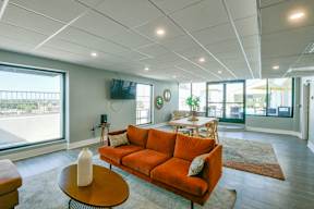 Lounge at Iris Luxury Apartments in Memphis, TN