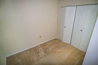 Oakton Park Two Bedroom With Den 2A Den 01