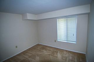 Oakton Park Two Bedroom With Den 2A Bedroom 02