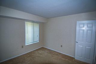 Oakton Park Two Bedroom With Den 2A Bedroom 03