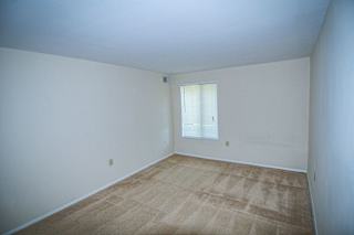 Oakton Park Two Bedroom With Den 2A Bedroom 01