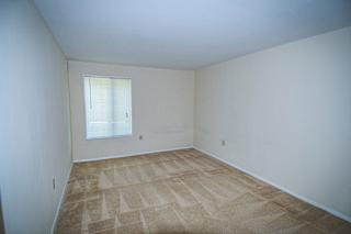 Oakton Park Two Bedroom With Den 2A Bedroom 02