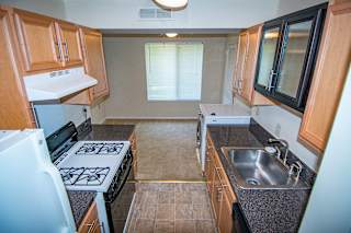 Oakton Park Two Bedroom With Den 2A Kitchen 09
