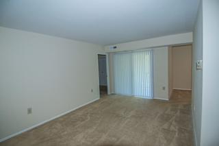 Oakton Park Two Bedroom With Den 2A Living Area 06