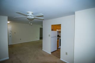 Oakton Park Two Bedroom With Den 2A Dining Area 03