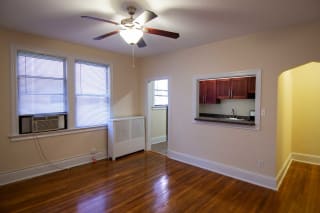 3221 Connecticut Avenue One Bedroom A Living 06
