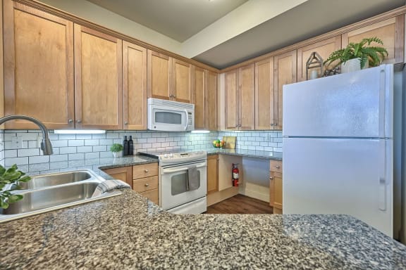 Large Kitchen Apartments in Mechanicsburg at Graham Hill Apartments