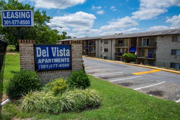 Del Vista Apartments Parking