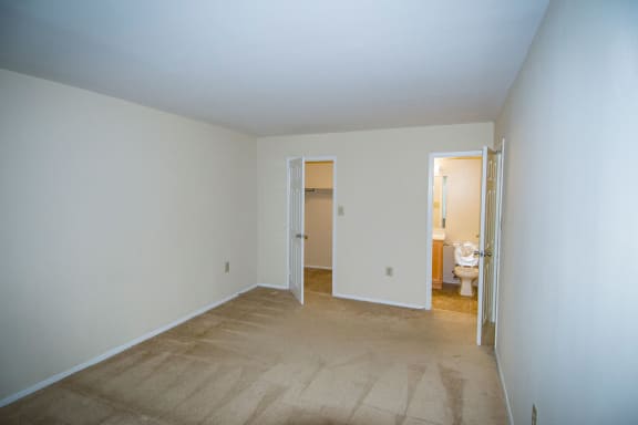 Oakton Park Two Bedroom With Den 2A Bedroom 04