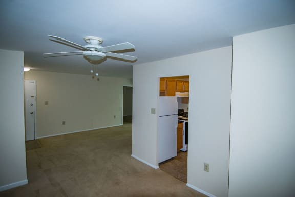 Oakton Park Two Bedroom With Den 2A Dining Area 03