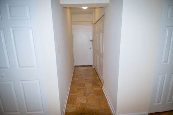 Steward Tower One Bedroom Foyer