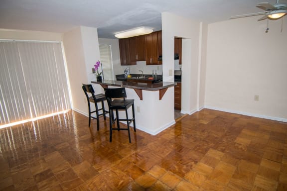 Steward Tower One Bedroom Breakfast Bar 2