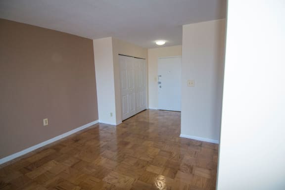 Steward Tower Two Bedroom Foyer 02