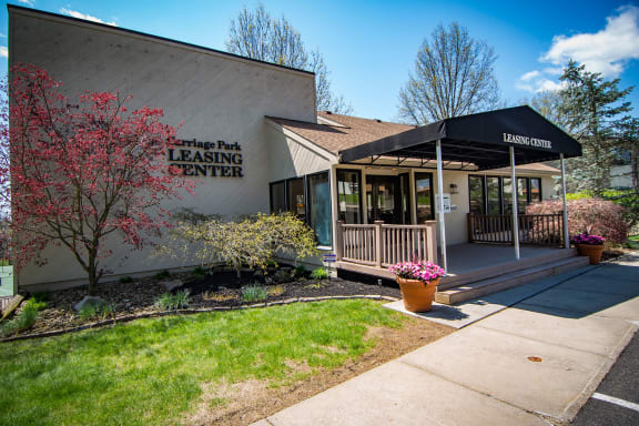 Carriage Park Apartments Leasing Office Close
